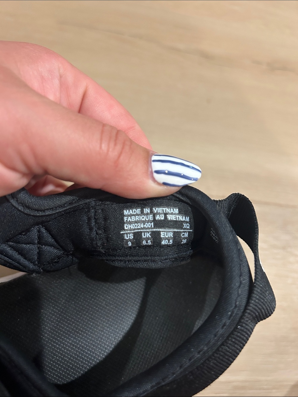 Nike Black and White Women’s Sport Sandals - Picture 3 of 6